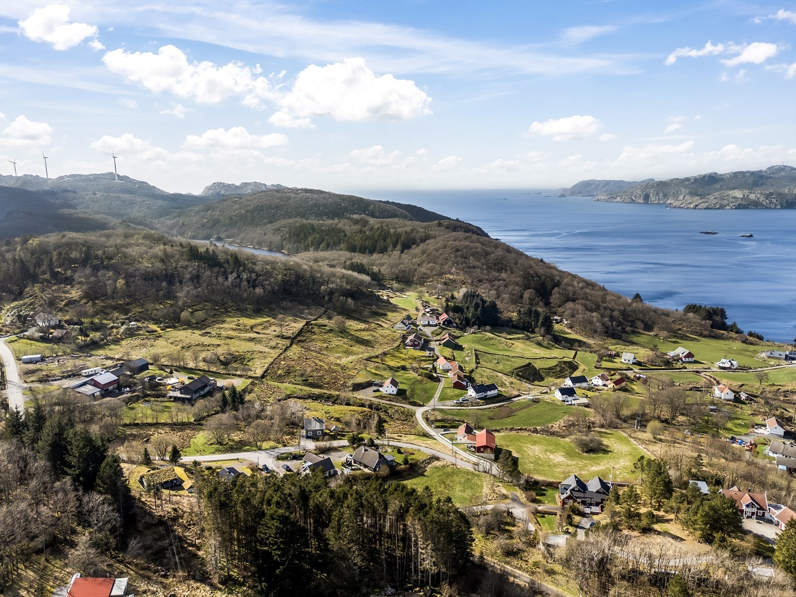 Eiendommen er omkranset av naturskjønne omgivelser. Galleribilde
