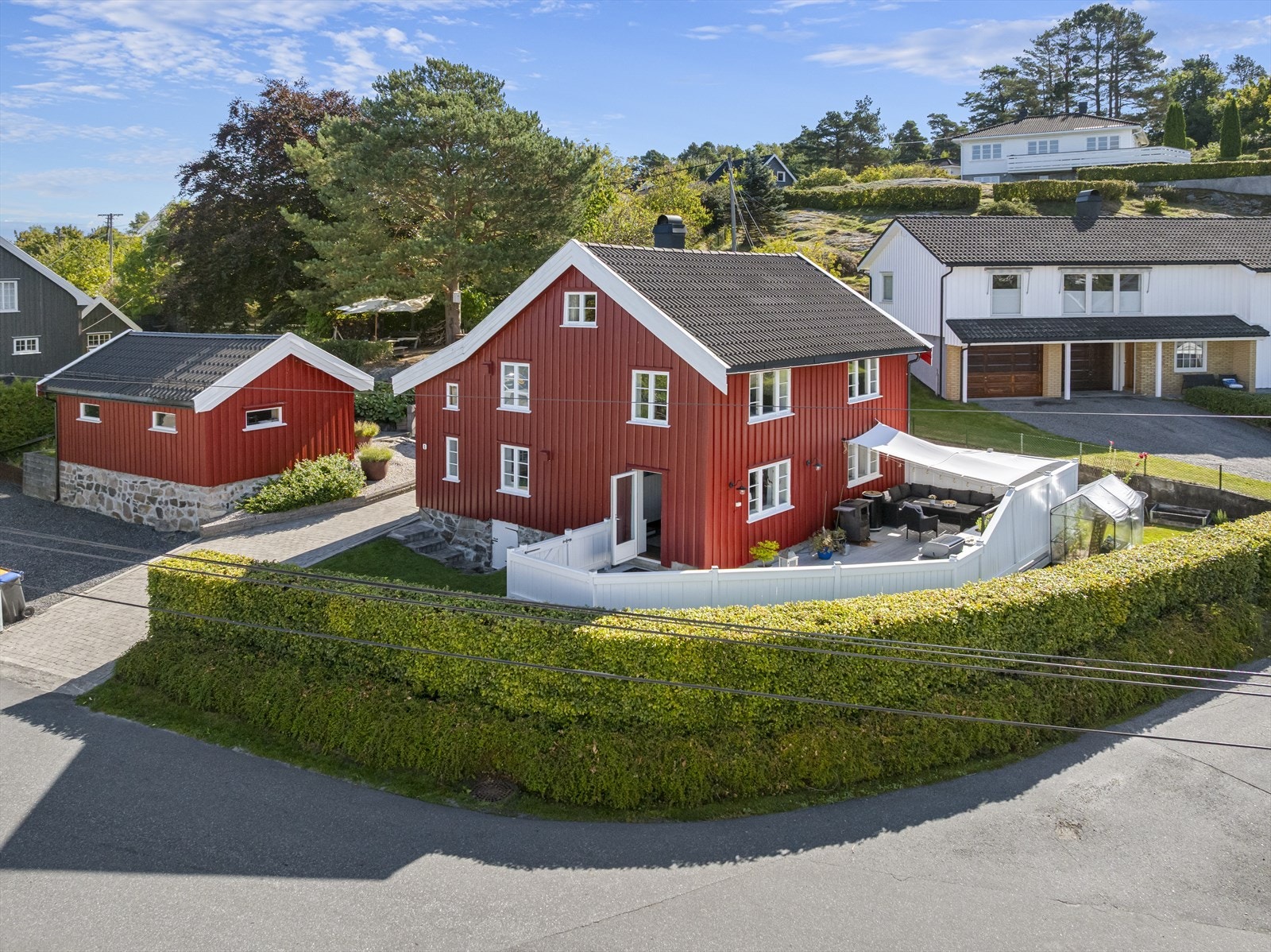 Velkommen til Trygve Næss vei 1- En sjarmerende eiendom, sjønært og solrikt beliggende. Foto: Rimereit Solutions v/Hallvard Rimereit Galleribilde