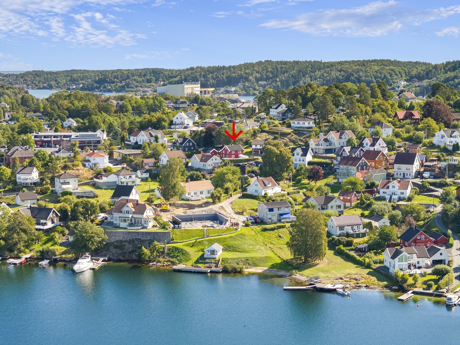 Sentralt beliggende på Eydehavn med kort vei til det meste. Galleribilde