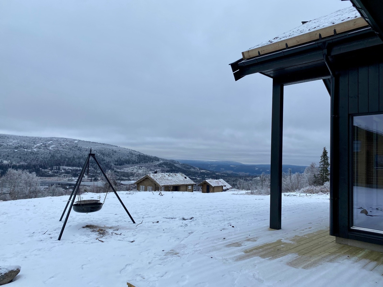 Vaset er et veletablert og populært hytteområde med egen dagliglvarebutikk, sportsforretning og serveringssteder på bl.a. Vasetstølen, Gomobu Fjellstue og Sekskanten. Galleribilde