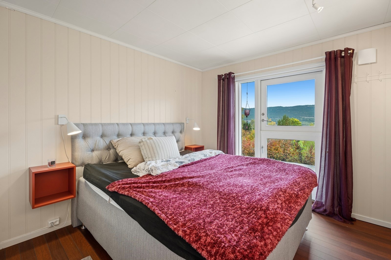 Soverommene har fine innredningsmuligheter, med plass til seng, nattbord og annet ønsket møblement. Galleribilde