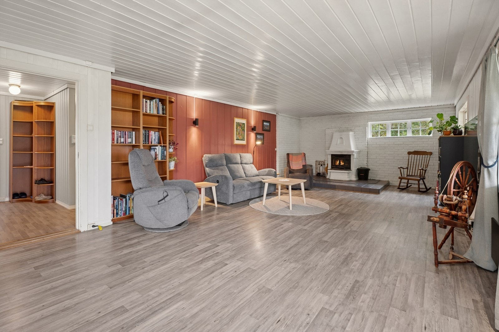 Stue mot gang i tilbygget del. Galleribilde