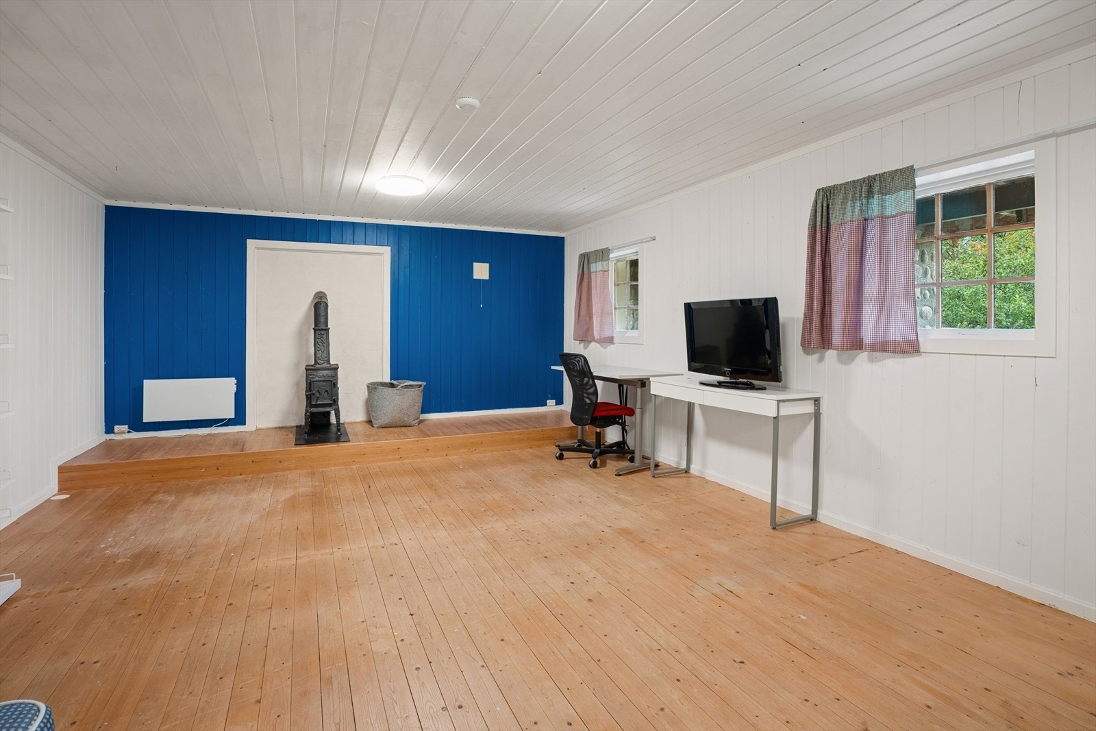 I 2024 ble store deler av det elektriske anlegget byttet, inkludert sikringer i sikringsskapet. Galleribilde