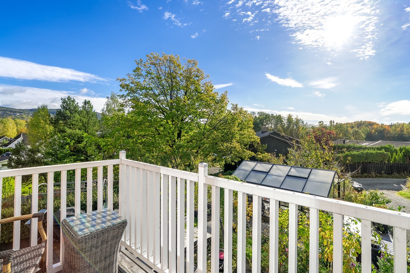 Balkong på ca. 4 kvm med gode solforhold og fin utsikt. Galleribilde