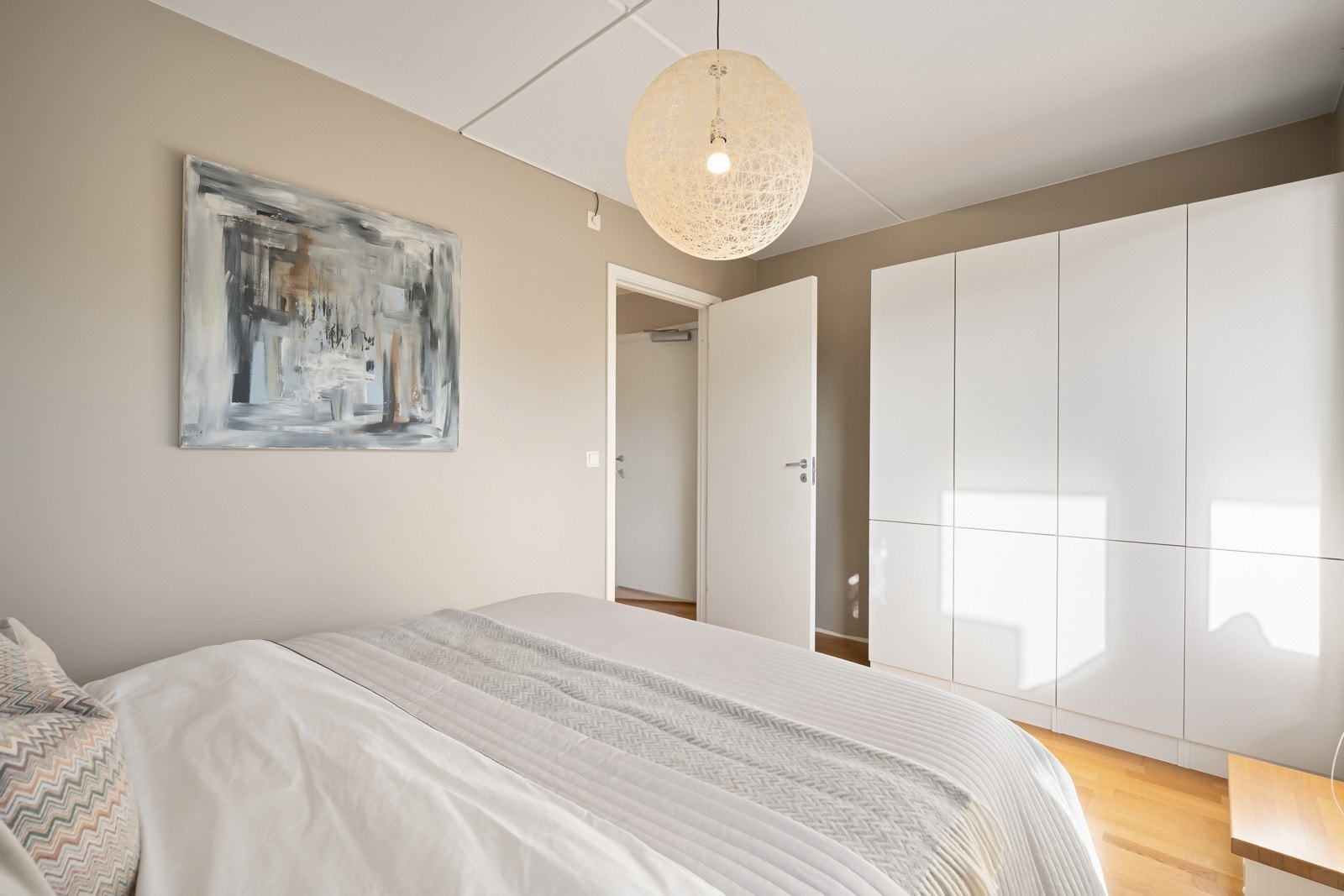 Godt med lagringsplass i garderobeskap. Galleribilde
