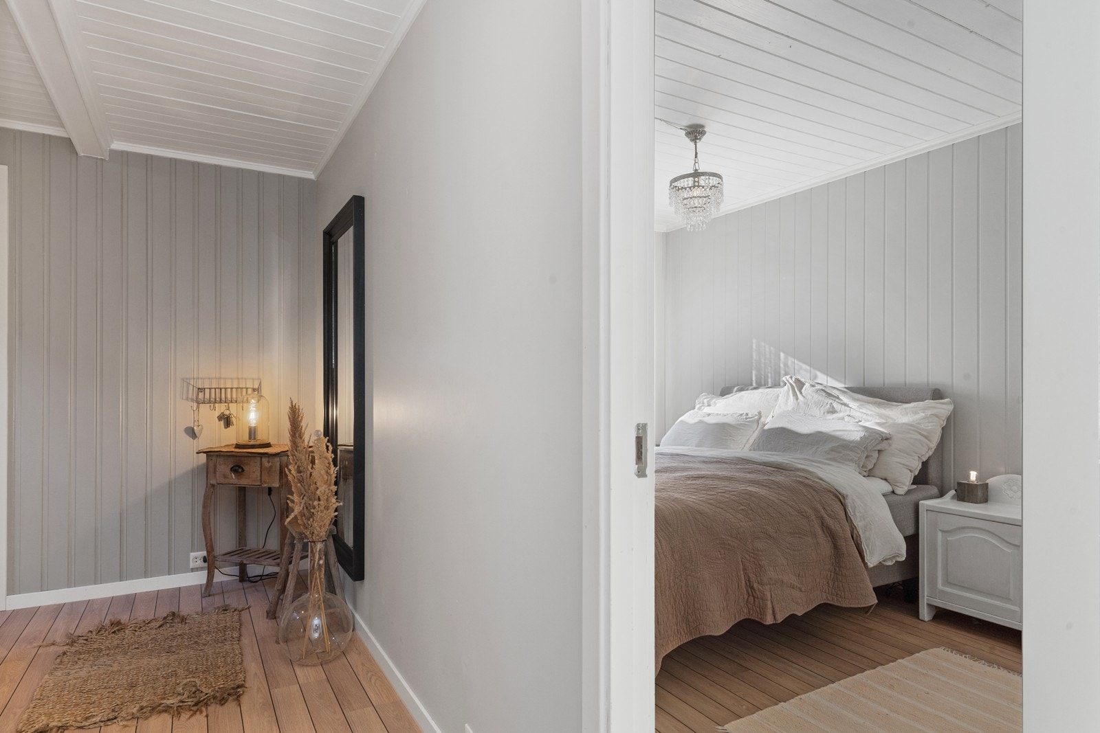 Det er 3 soverom i 1. etasje Galleribilde