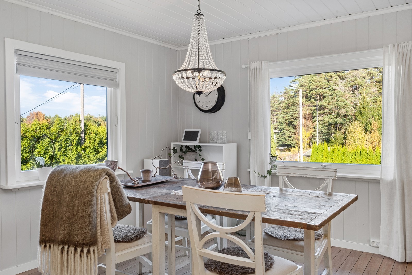 Sett inn et uttrekkbart spisebord så utnyttes plassen maksimalt Galleribilde