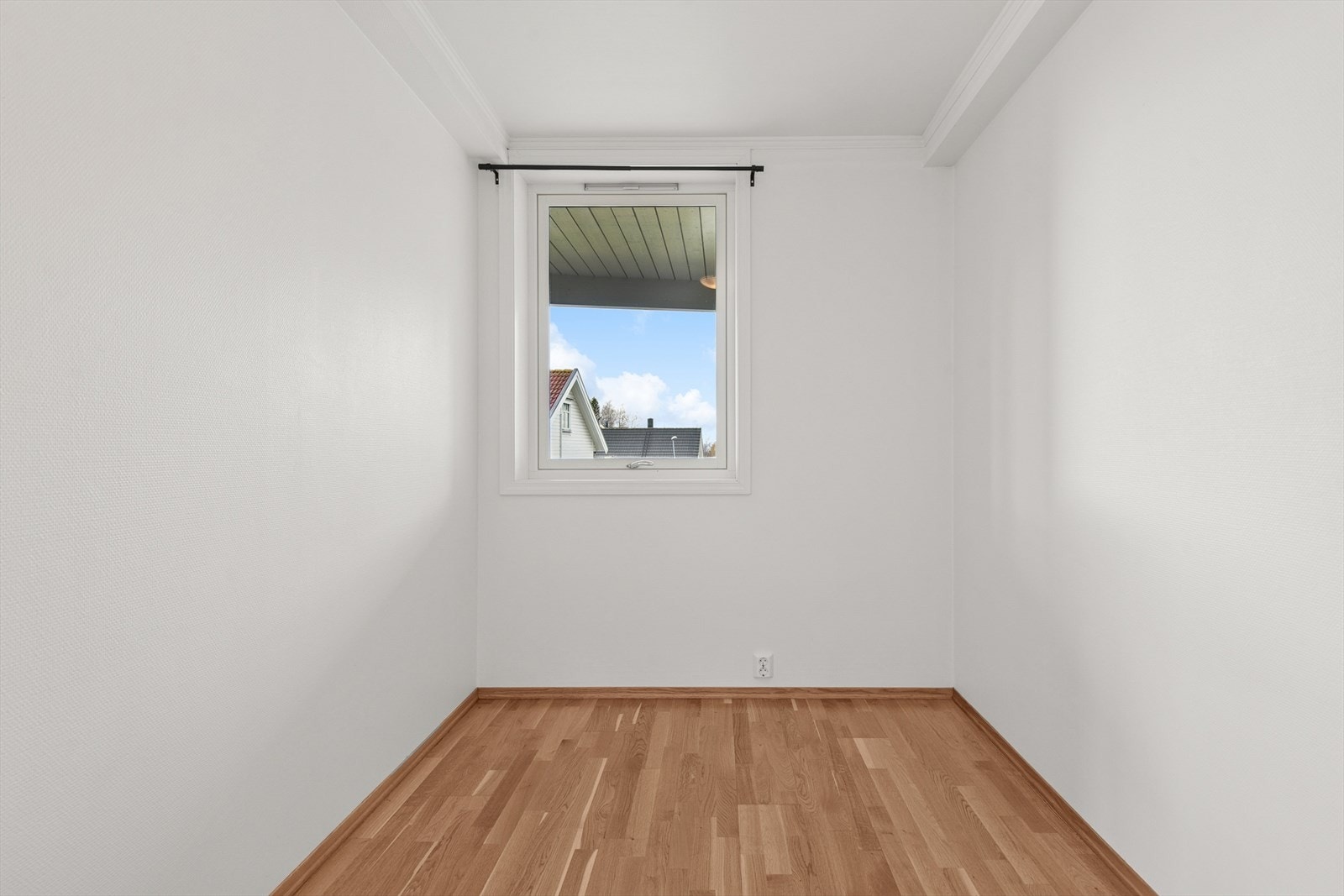 Lyst og romslig soverom. Galleribilde