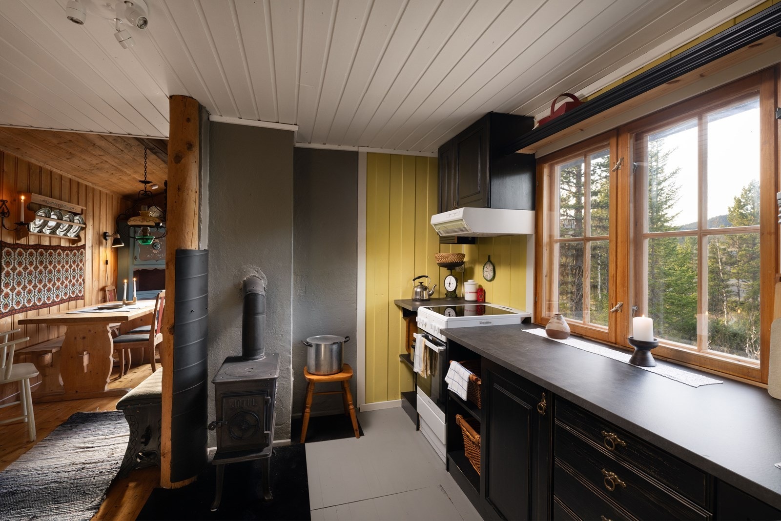 Alle tre bygg fikk innlagt strøm i 2022. Galleribilde