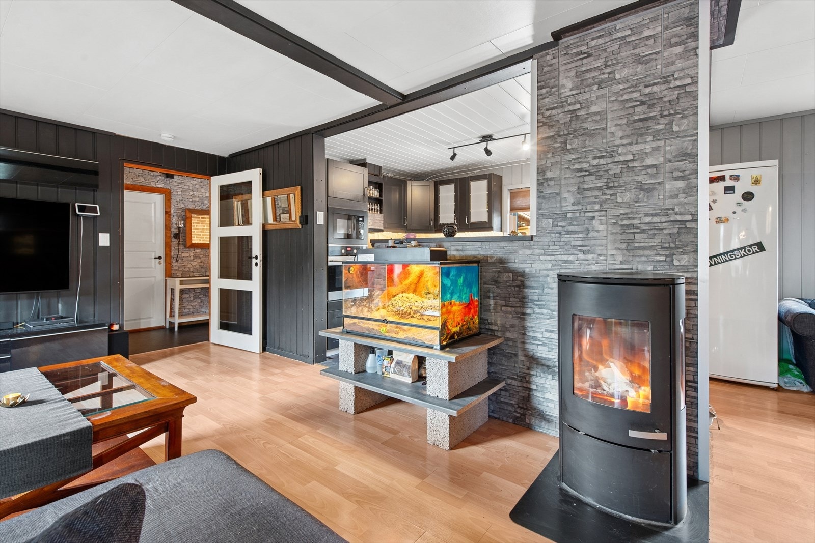 Vedovnen i rommet er fra 2016. Galleribilde