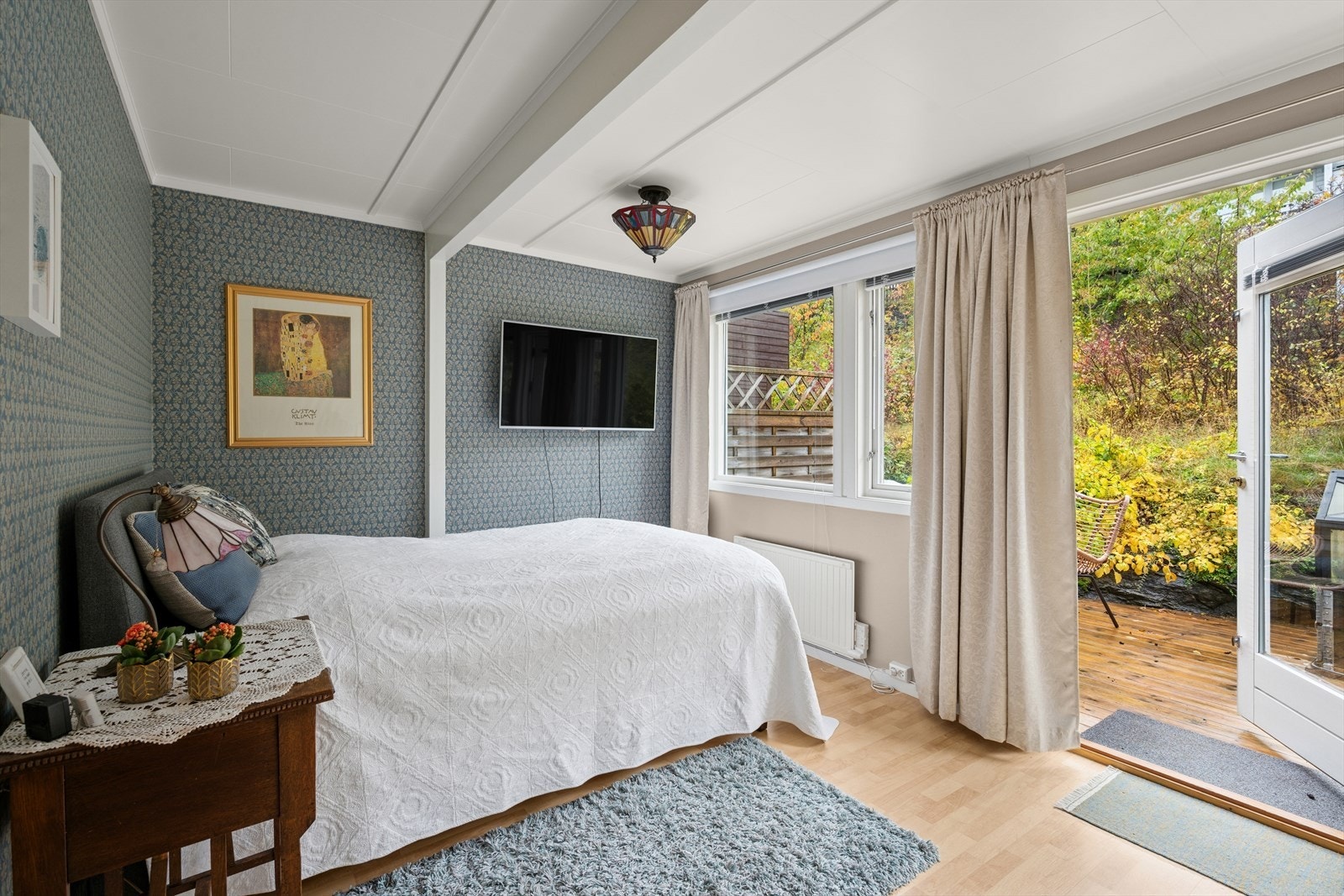 Soverommet har direkte utgang til terrasseareal. Galleribilde