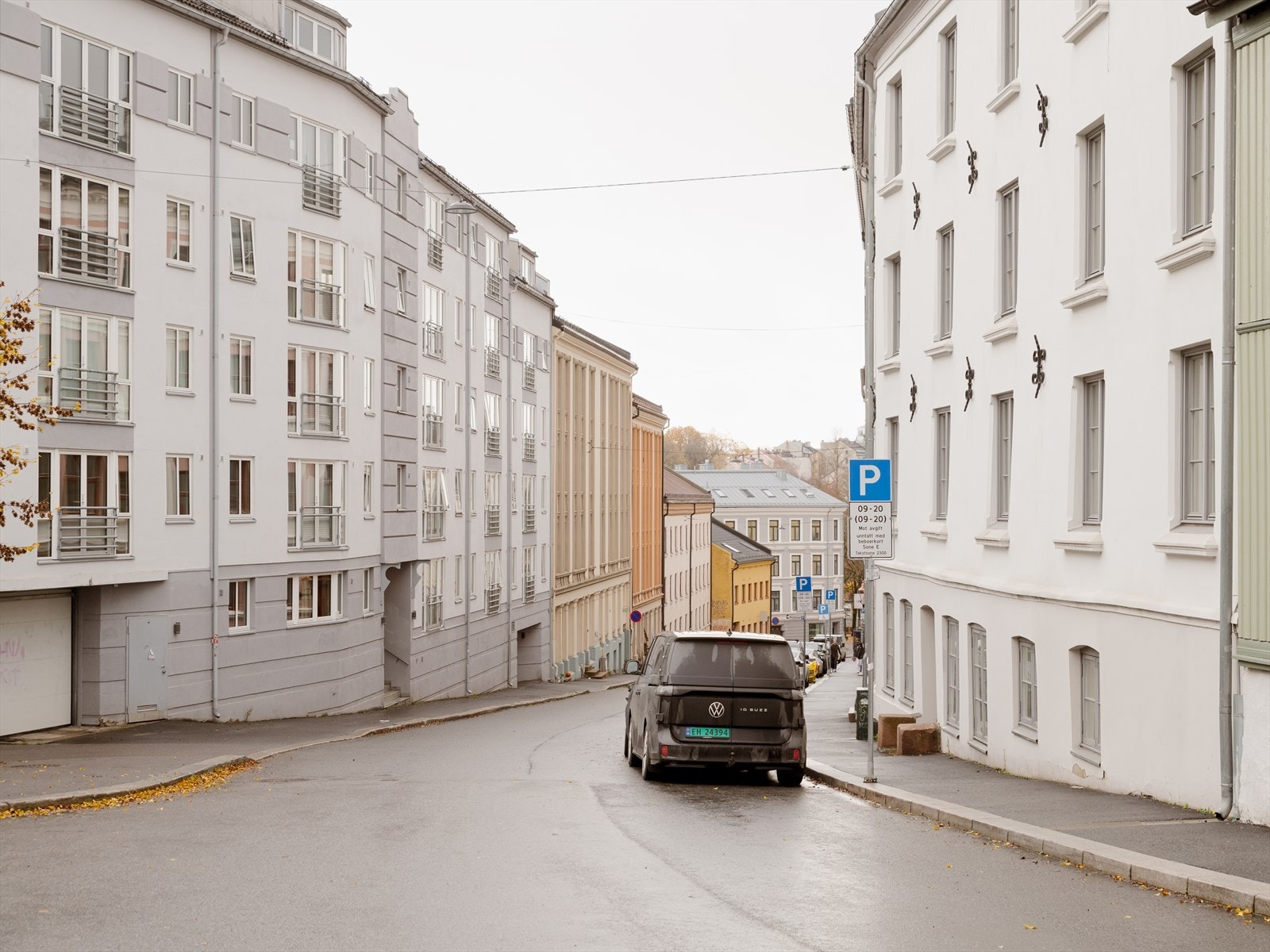 Dette er en perfekt beliggenhet for deg som liker en urban livsstil og som vil ha kort vei til byens mange fasiliteter, samtidig som du bor skjermet fra bystøy. Galleribilde