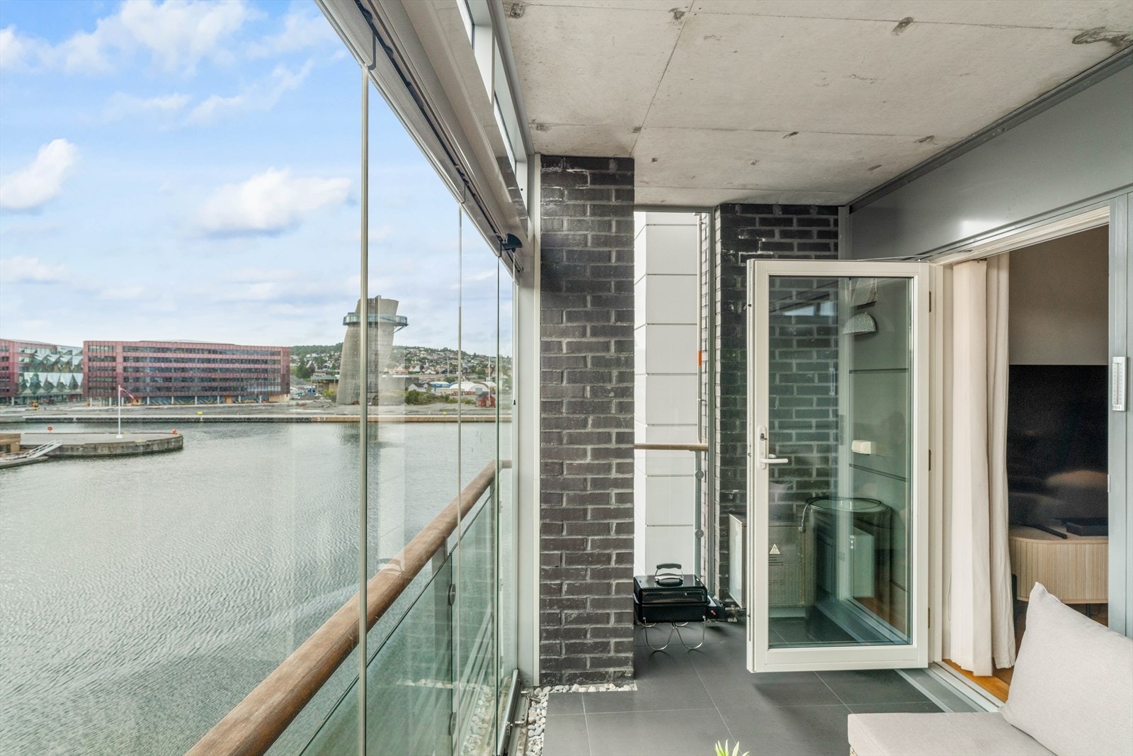 Innglasset balkong Galleribilde