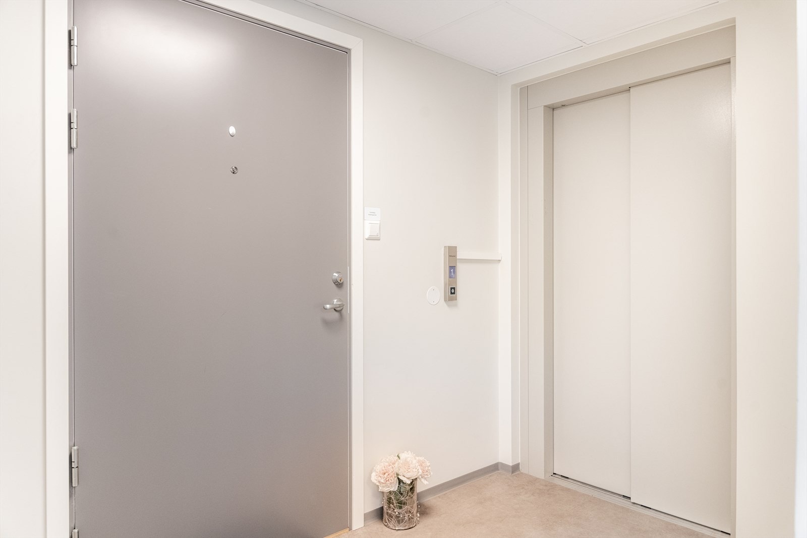 Enkel, trappefri adkomst da borettslaget har heis med stoppested i alle etasjer. Galleribilde