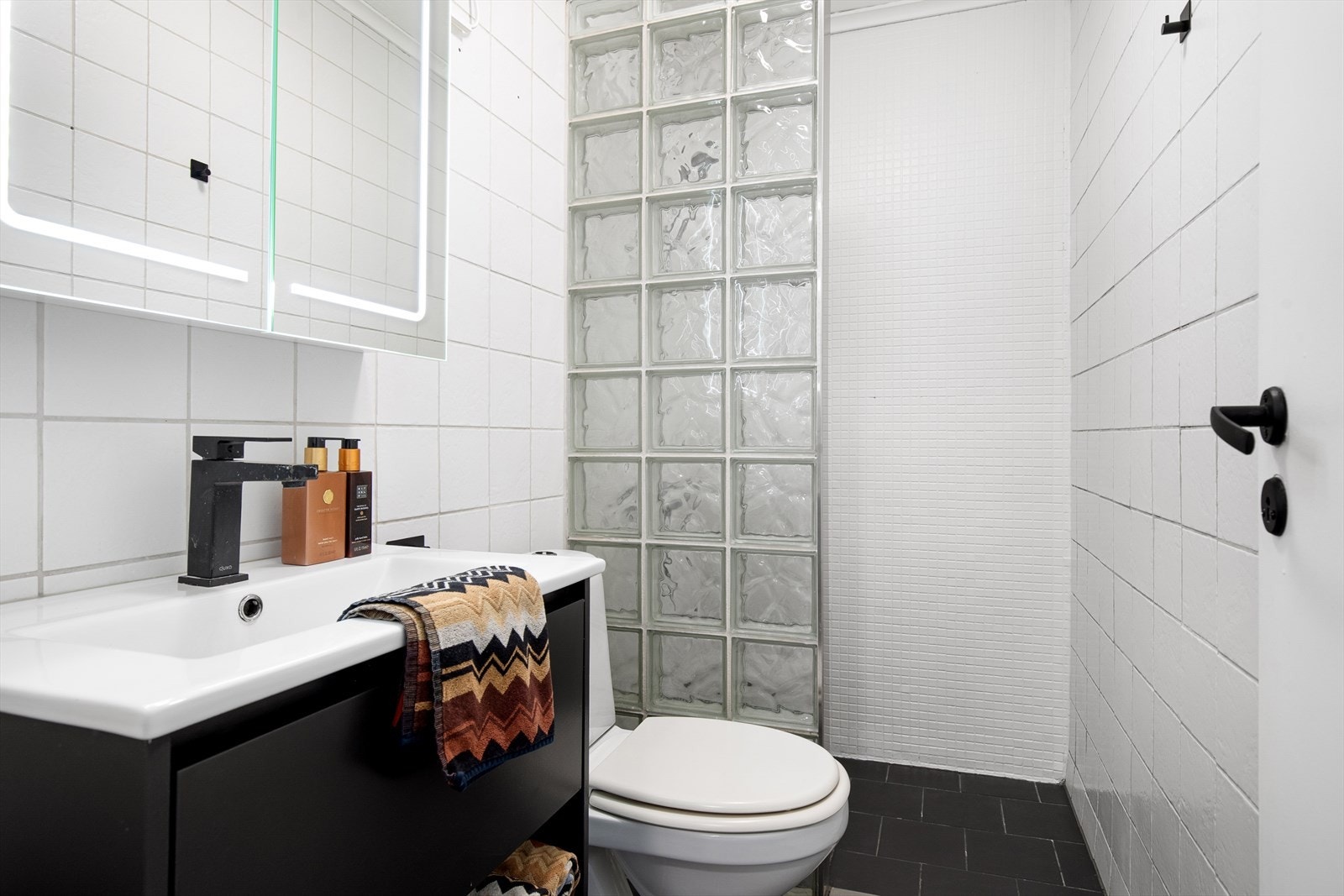 Flislagt bad med varmekabler i gulv Galleribilde