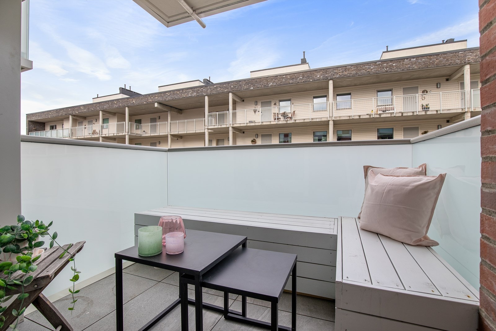 Leiligheten har hyggelig balkong hvor du kan nyte kveldssolen! Galleribilde