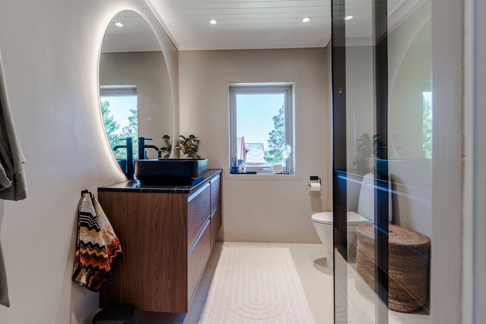 Badet ble overflatebehandlet og innredningen skiftet i mai 2024. Galleribilde