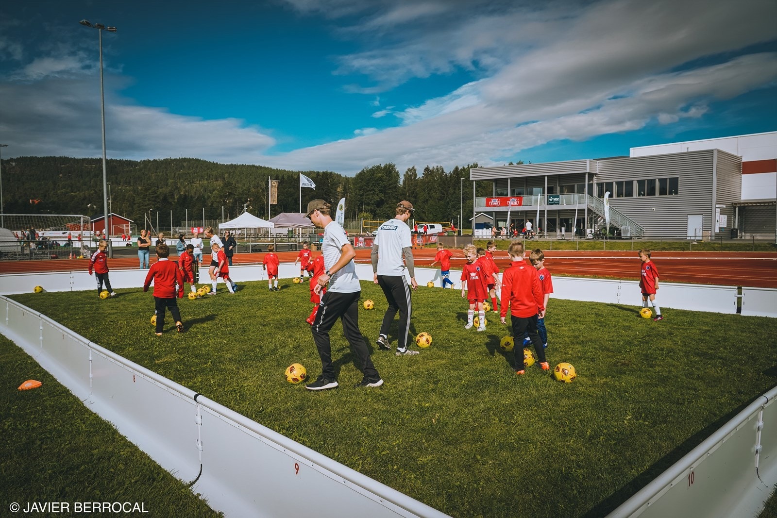 Ikke langt unna Rognveien 4 finnes BSF sin areana som tilbyr aktiviteter for liten og stor. Galleribilde