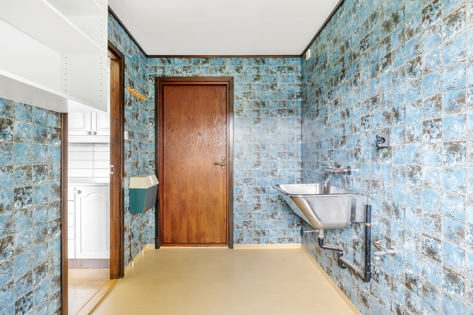 Vaskerommet har direkte adkomst fra inngangspartiet og fra kjøkkenet. Galleribilde