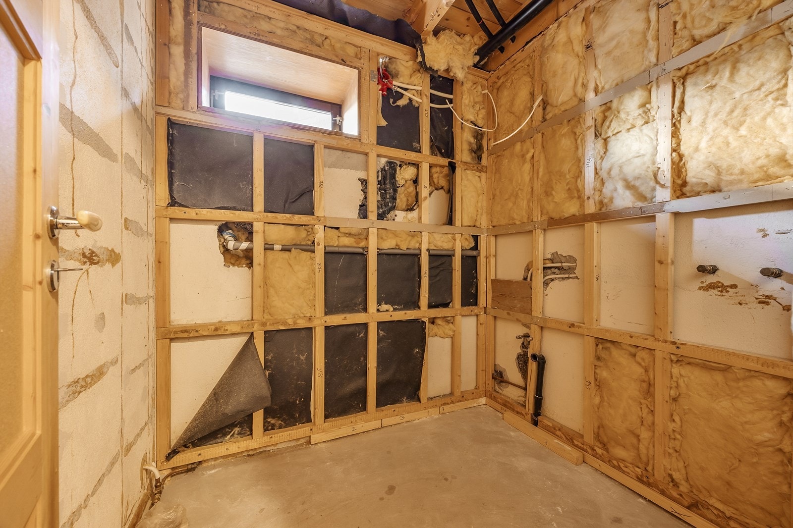 Ett rom i kjeller er tilrettelagt for våtrom. Galleribilde