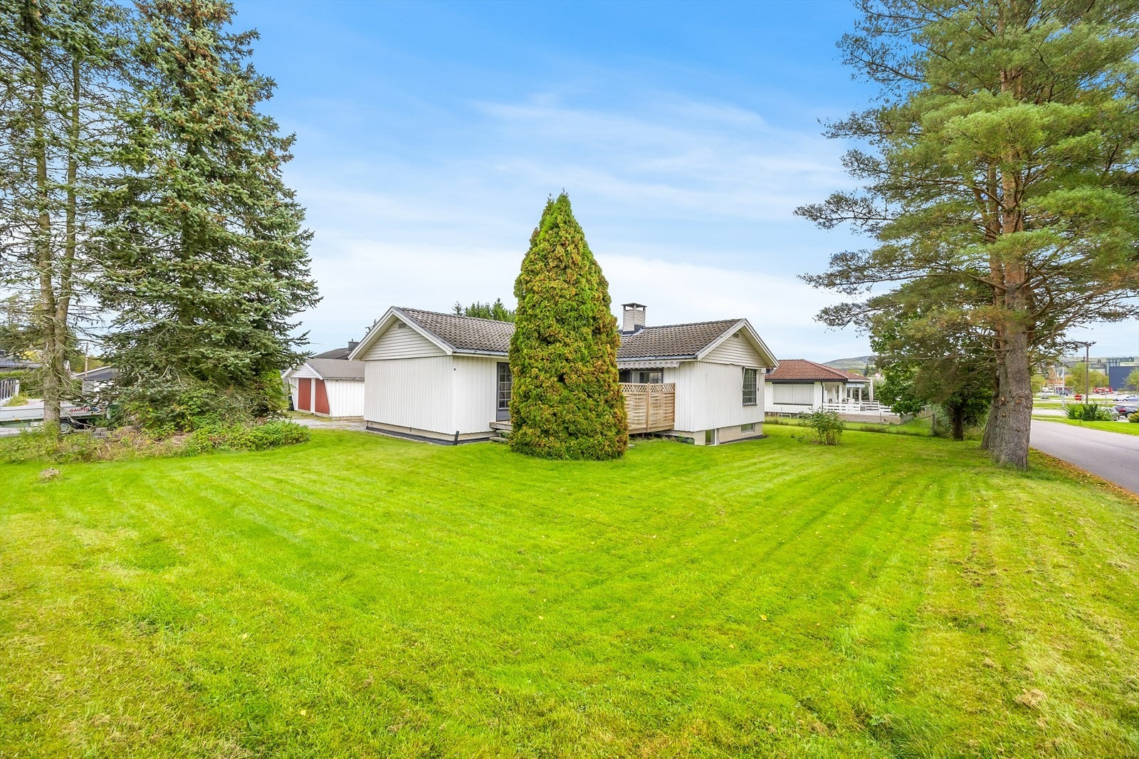 Boligen ligger sentralt og barnevennlig - med gangavstand til alle sentrumsfasiliteter. Galleribilde