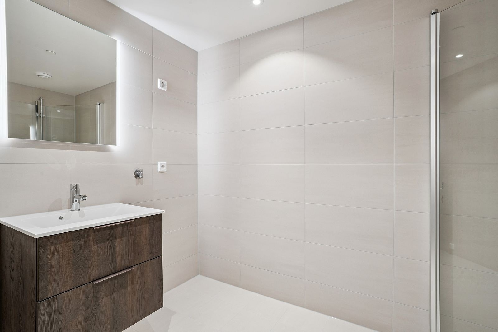 Varme i gulv og opplegg for vask/tørk på bad. Galleribilde