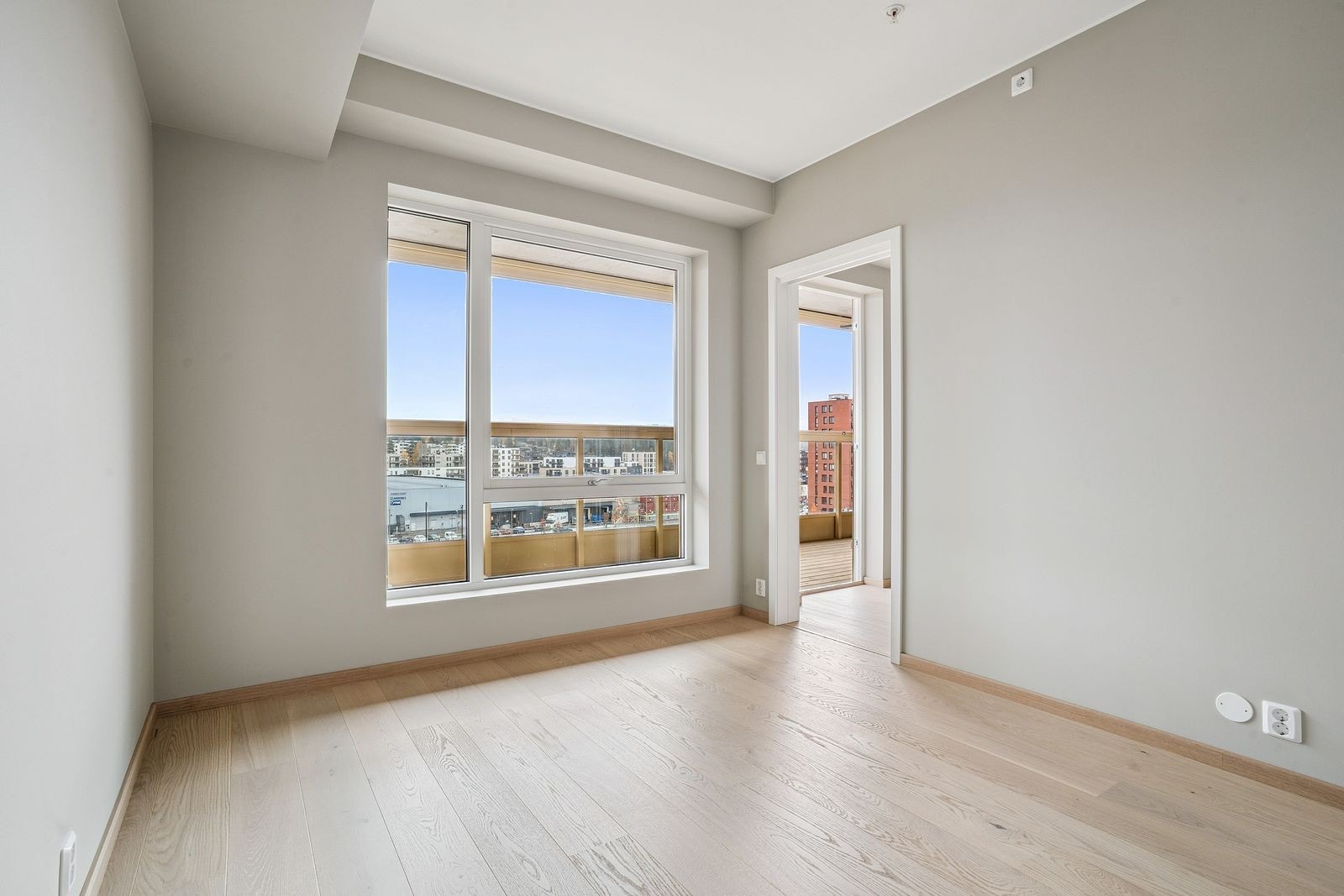 Romslig soverom. Galleribilde