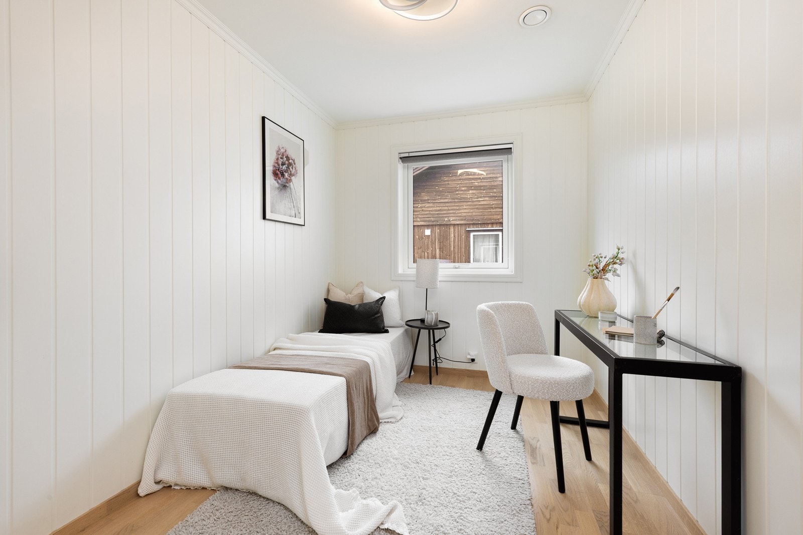 Soverom 2 - Det andre rommet passer godt som barnerom, gjesterom eller hjemmekontor. Galleribilde