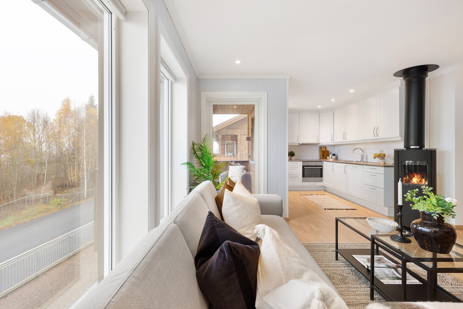 I tillegg sørger en peisovn for komfort på kjølige dager. Galleribilde