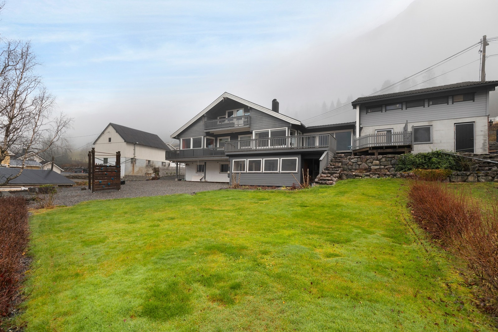 Store grøntarealer foran boligen. Galleribilde