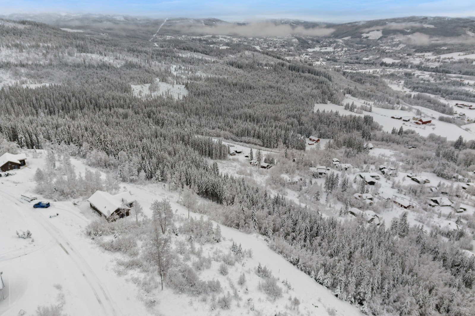 På sommerstid byr også området på gode turmuligheter, fjellturer, fiske, bærterreng og vakker natur. Galleribilde