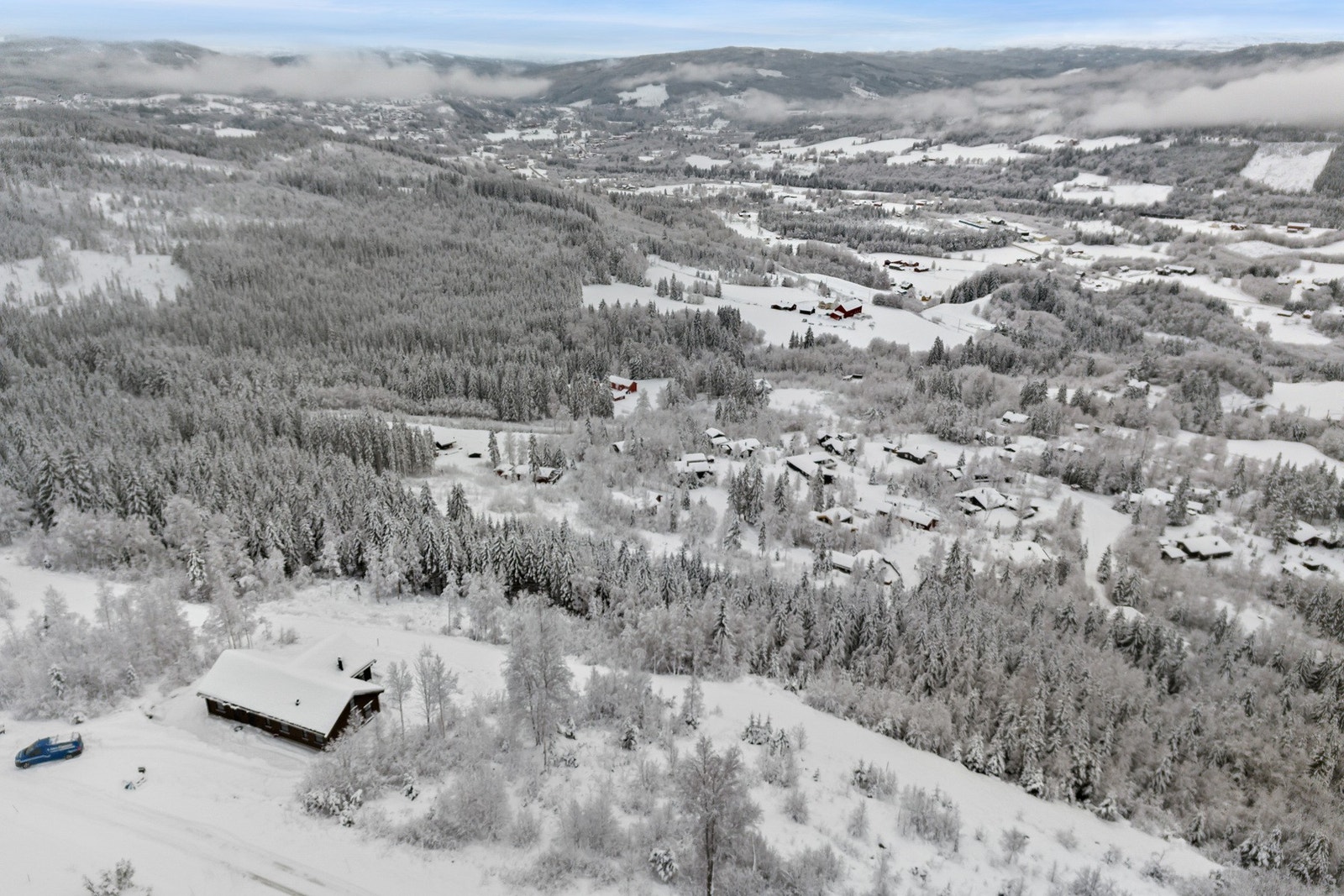 Flotte omgivelser sommer som vinter. Galleribilde