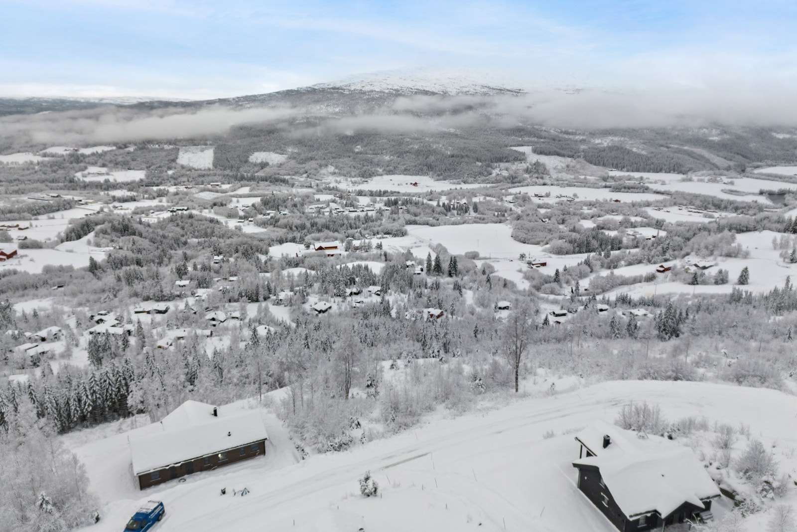 Tomta er på ca. 1,1 mål og har god beliggenhet i hyttefeltet med nærhet til alpinbakken - Meråker Alpinsenter. Galleribilde