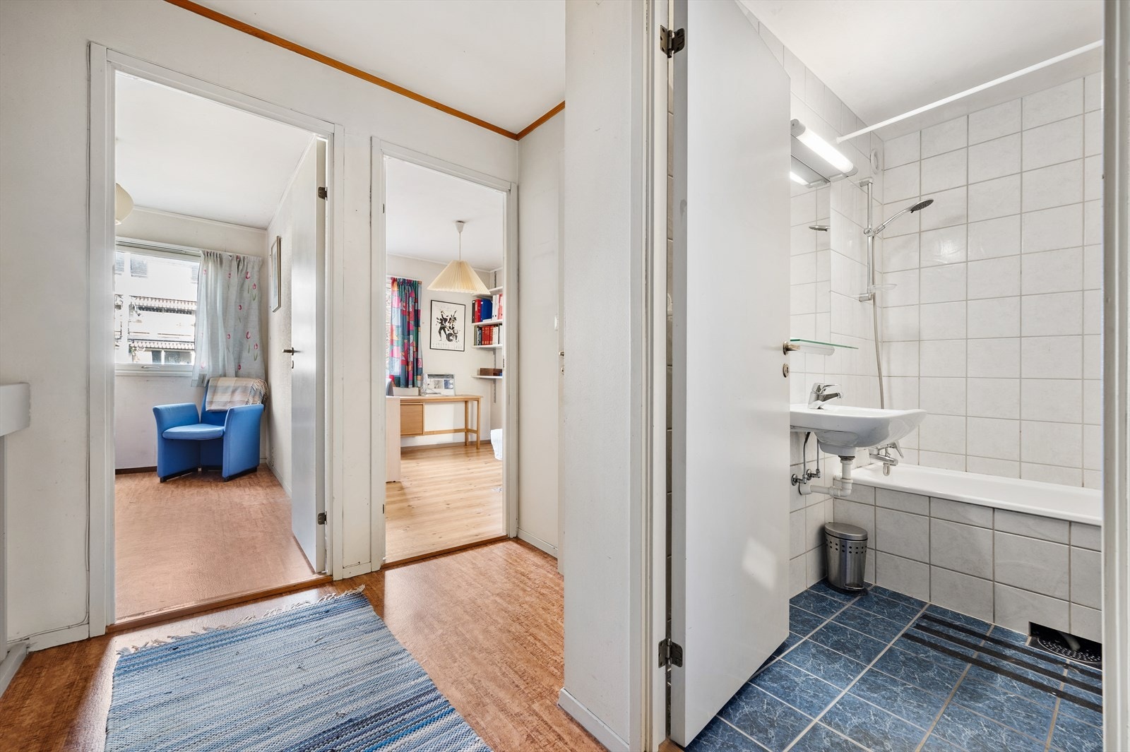 Fra gangen er det tilgang til boligens baderom. Galleribilde