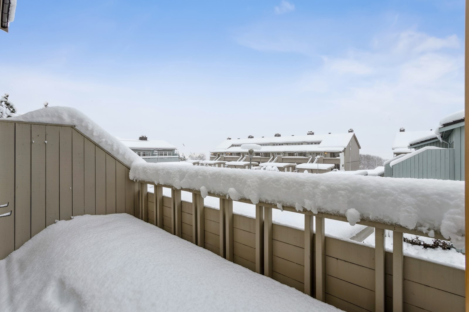 Fine solforhold og utsikt mot nærområdet. Galleribilde