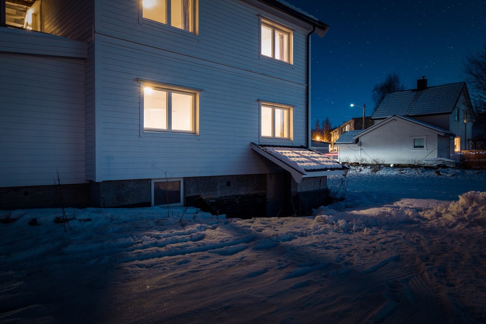 Nedgang til boden sees ca. rett frem Galleribilde