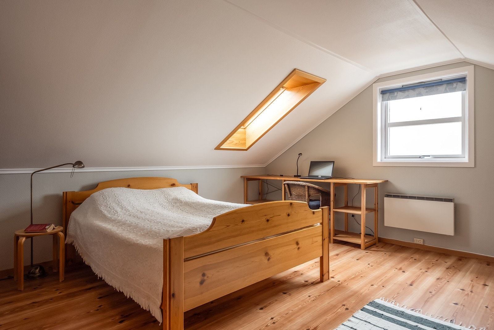 Loftetasjen har 2 romslige soverom som måles til 13 kvm og 9,5 kvm. Galleribilde