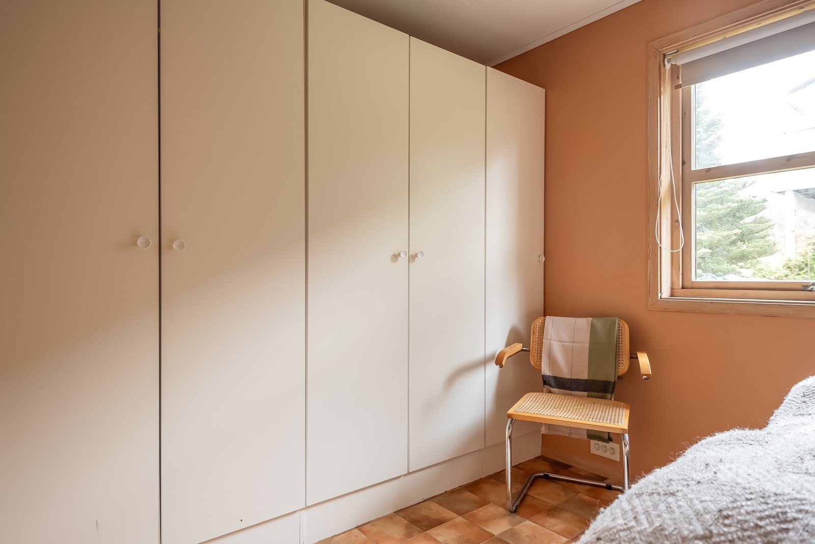 Soverommene har god plass til senger og garderobeskap. Galleribilde