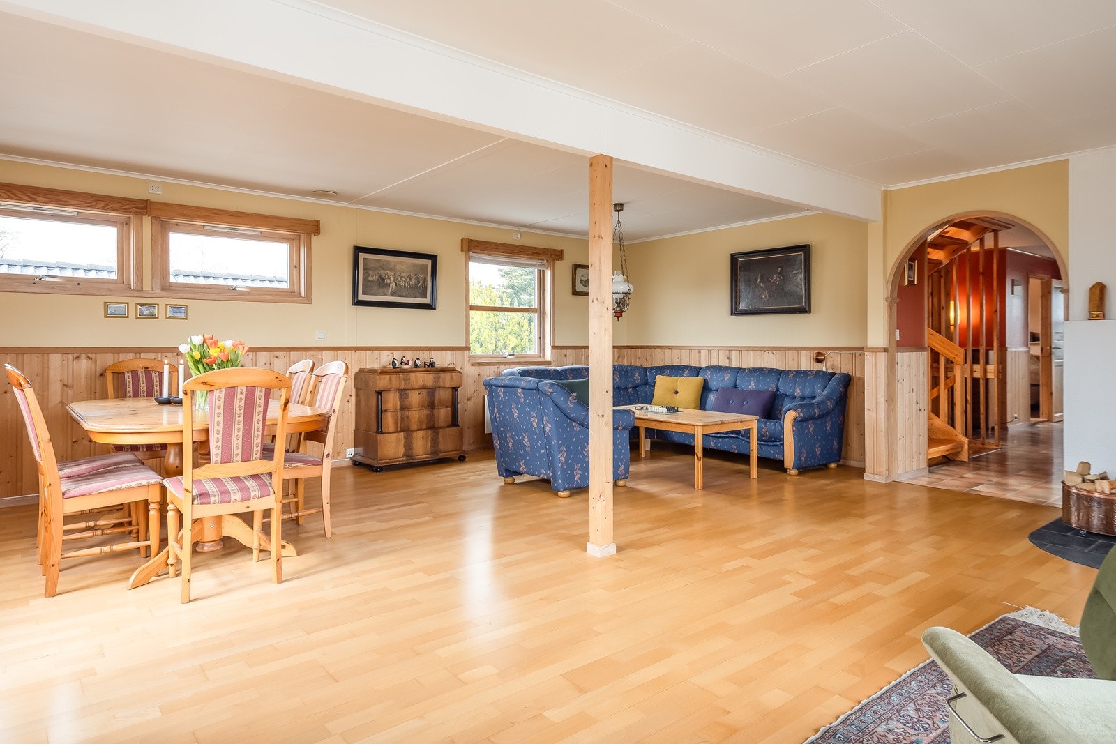 På grunn av stuens størrelse er det flere møbleringsmuligheter. Galleribilde