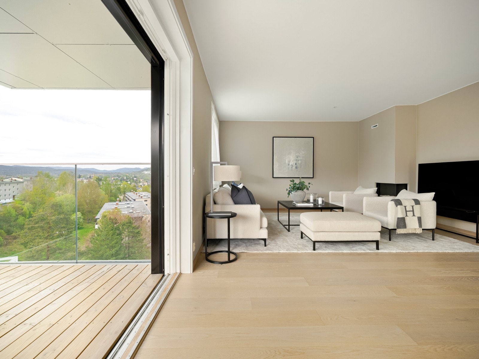 Sømløs overgang mellom ute- og innerom. Galleribilde