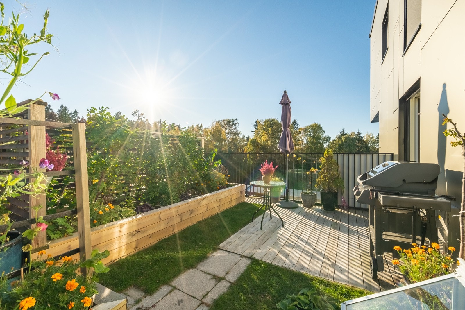 Direkte utgang til en fantastisk, privat uteplass med svært gode solforhold. Galleribilde