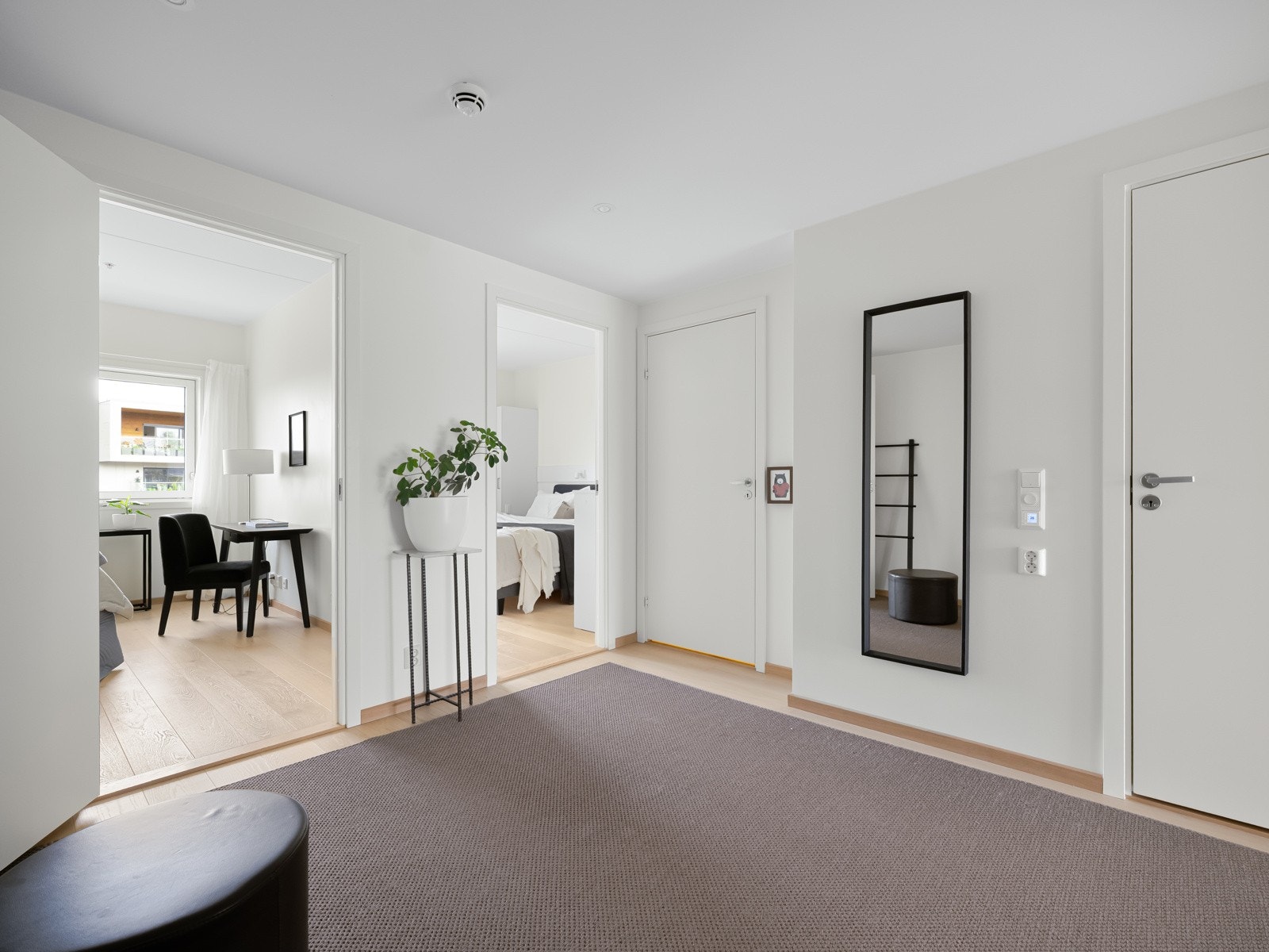 Bak inngangsdøren blir dere møtt av en stor, flott hall. Galleribilde