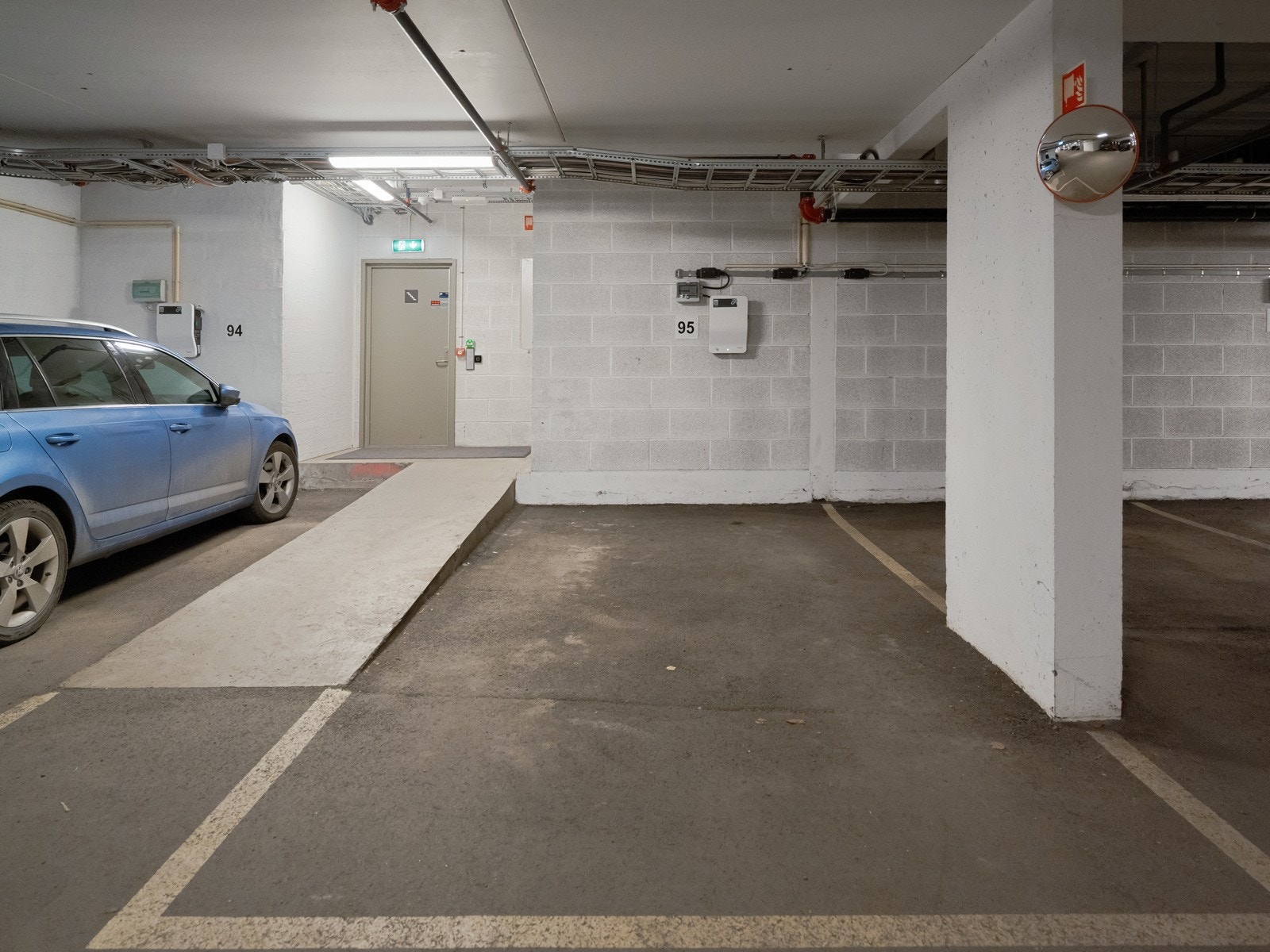 Det medfølger parkeringsplass i underliggende garasjeanlegg. Galleribilde