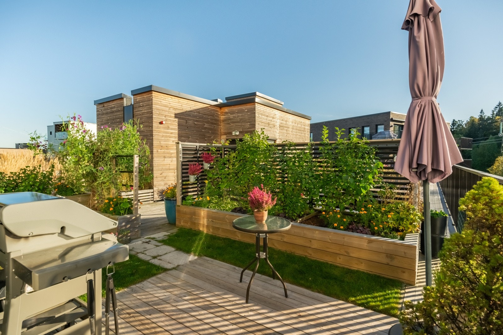 Denne uteplassen vil dere sette stor pris på! En egen hage på varme sommerdager. Galleribilde