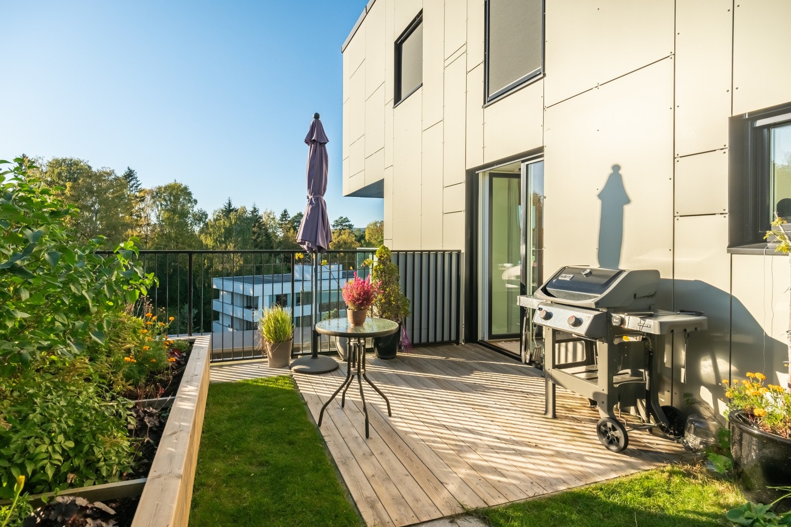 God plass til utemøbler, grill og det som hører sommeren med. Galleribilde