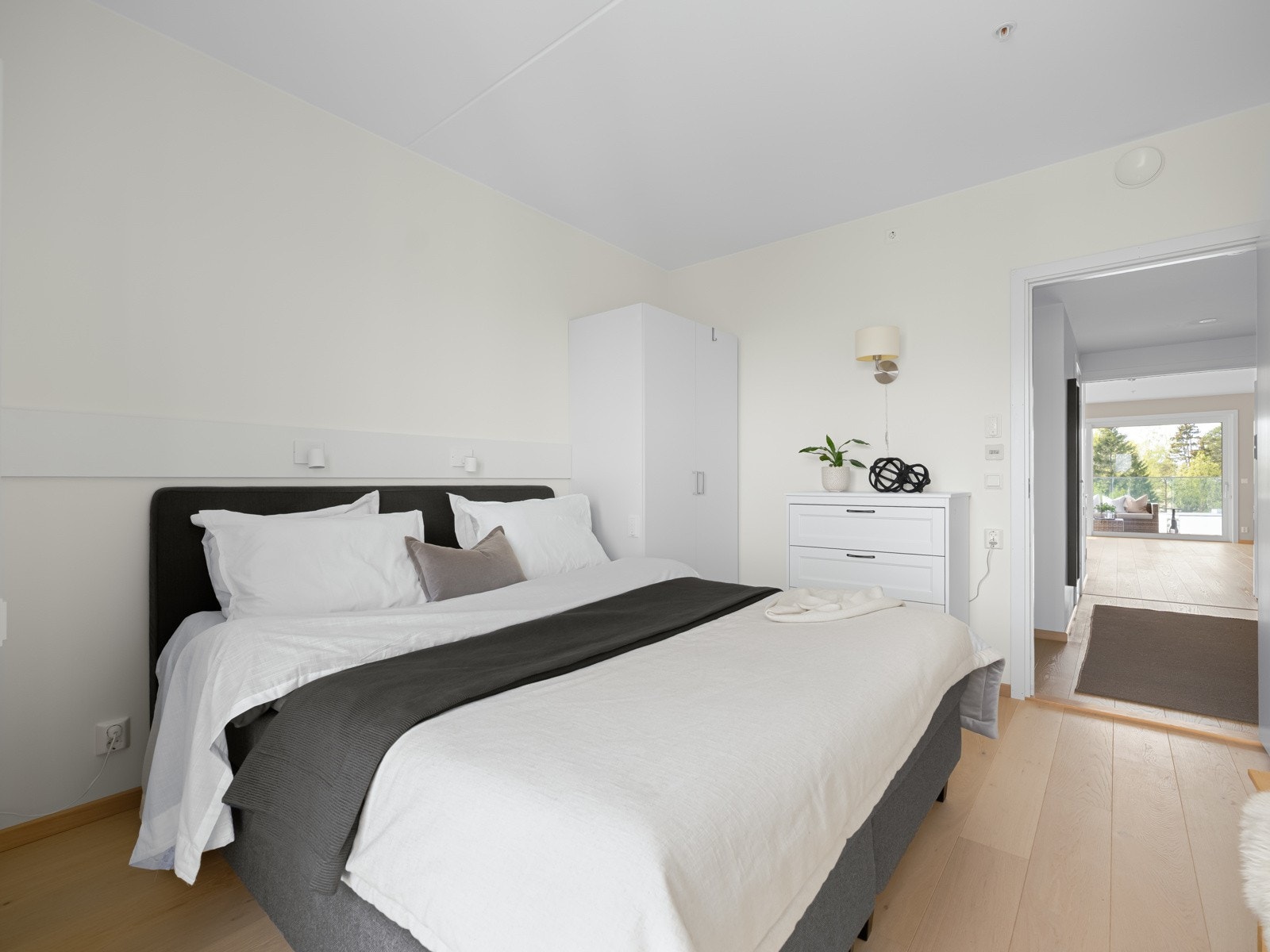 Det er god plass til praktiske garderobeløsninger. Galleribilde