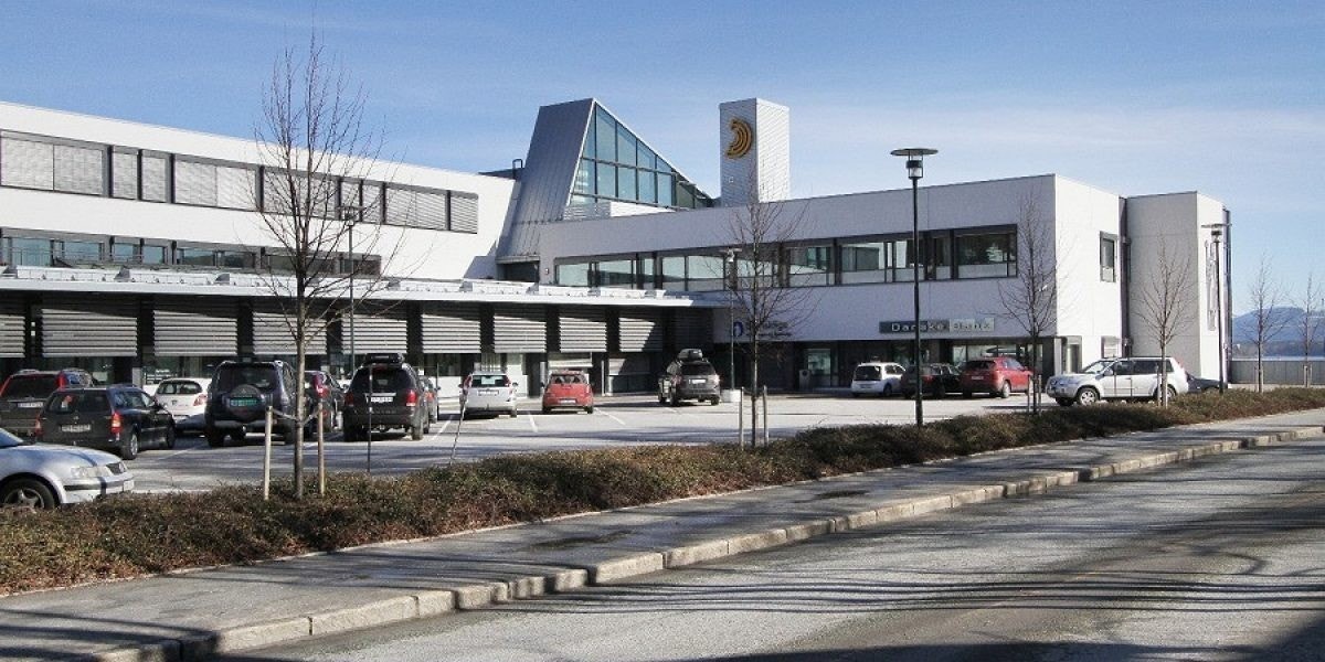 Roseby Vest Galleribilde