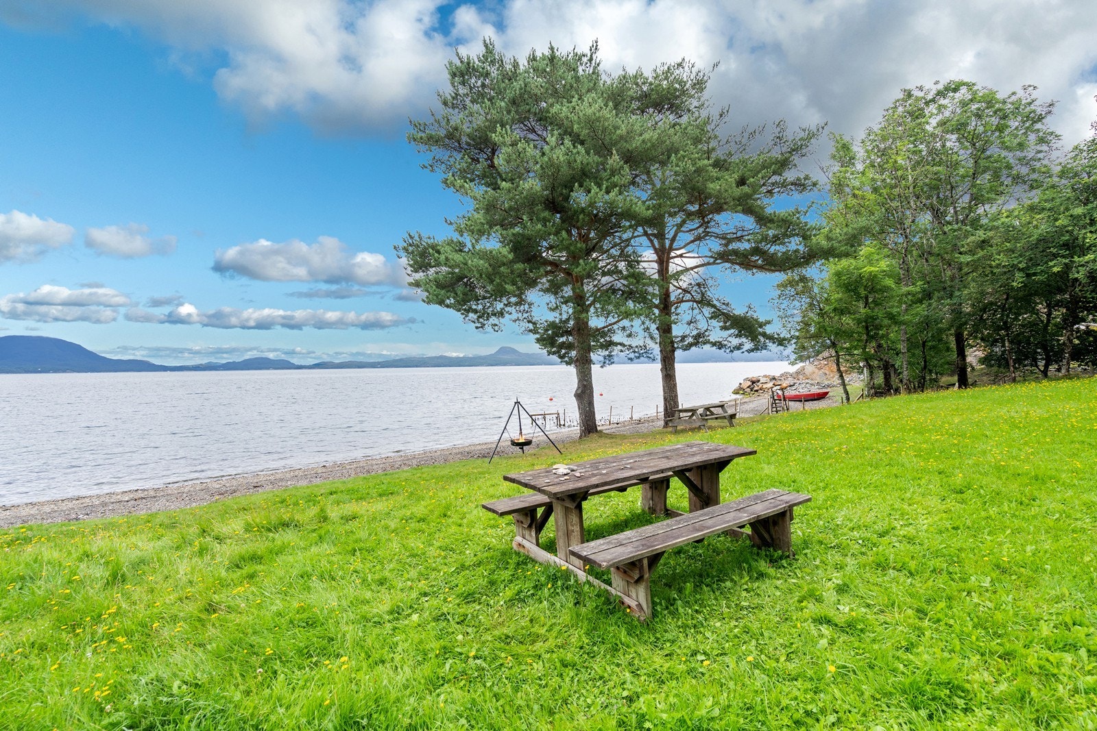 Kviesanden - den fineste sandstranda langs hele Skåneviksstranda like nedenfor eiendommen. Galleribilde
