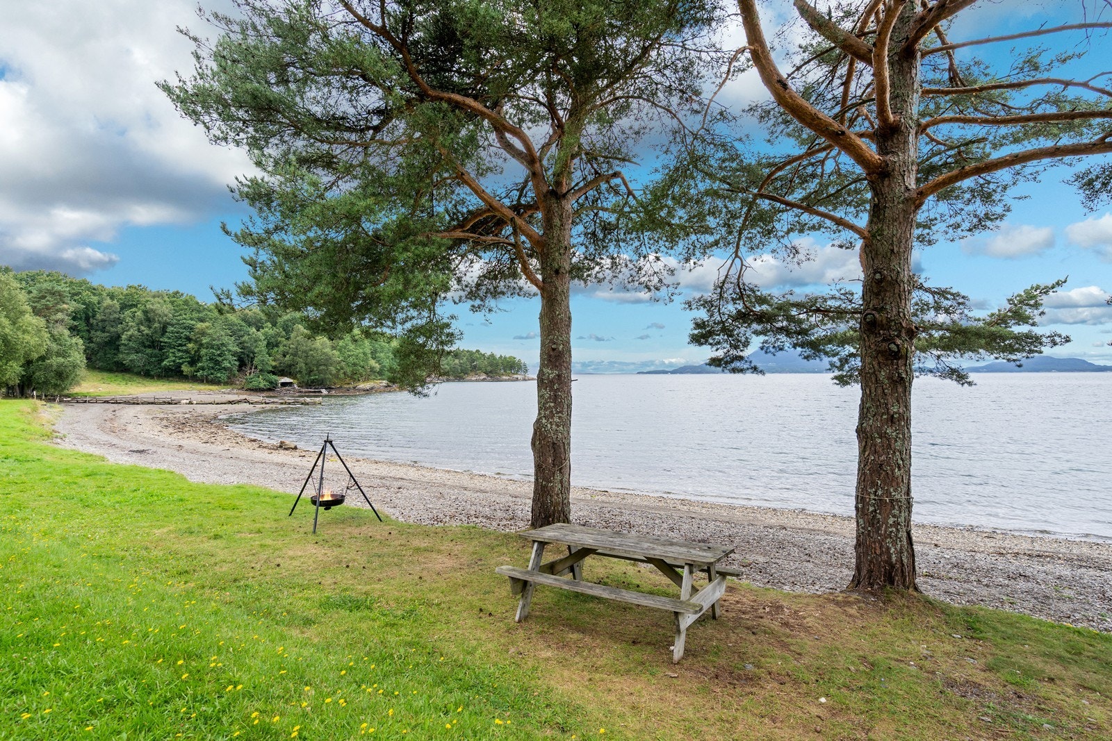 Kviesanden - den fineste sandstranda langs hele Skåneviksstranda like nedenfor eiendommen. Galleribilde