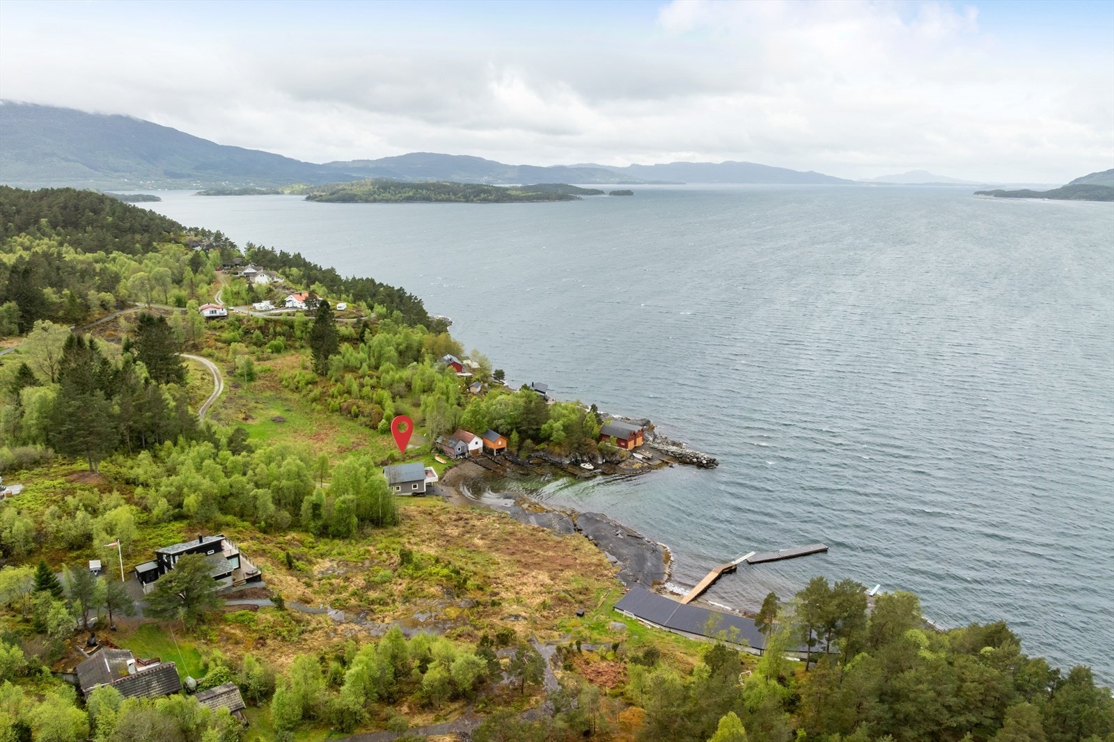 Husavika (badevik) til høyre Galleribilde